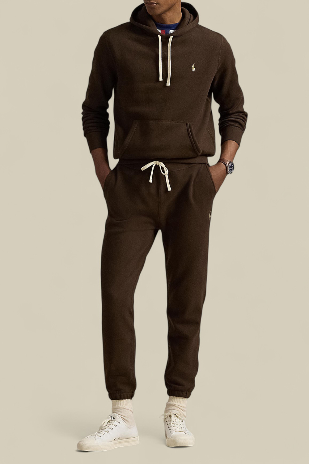 תמונת כל הלוק של סווטשירט קפוצ'ון